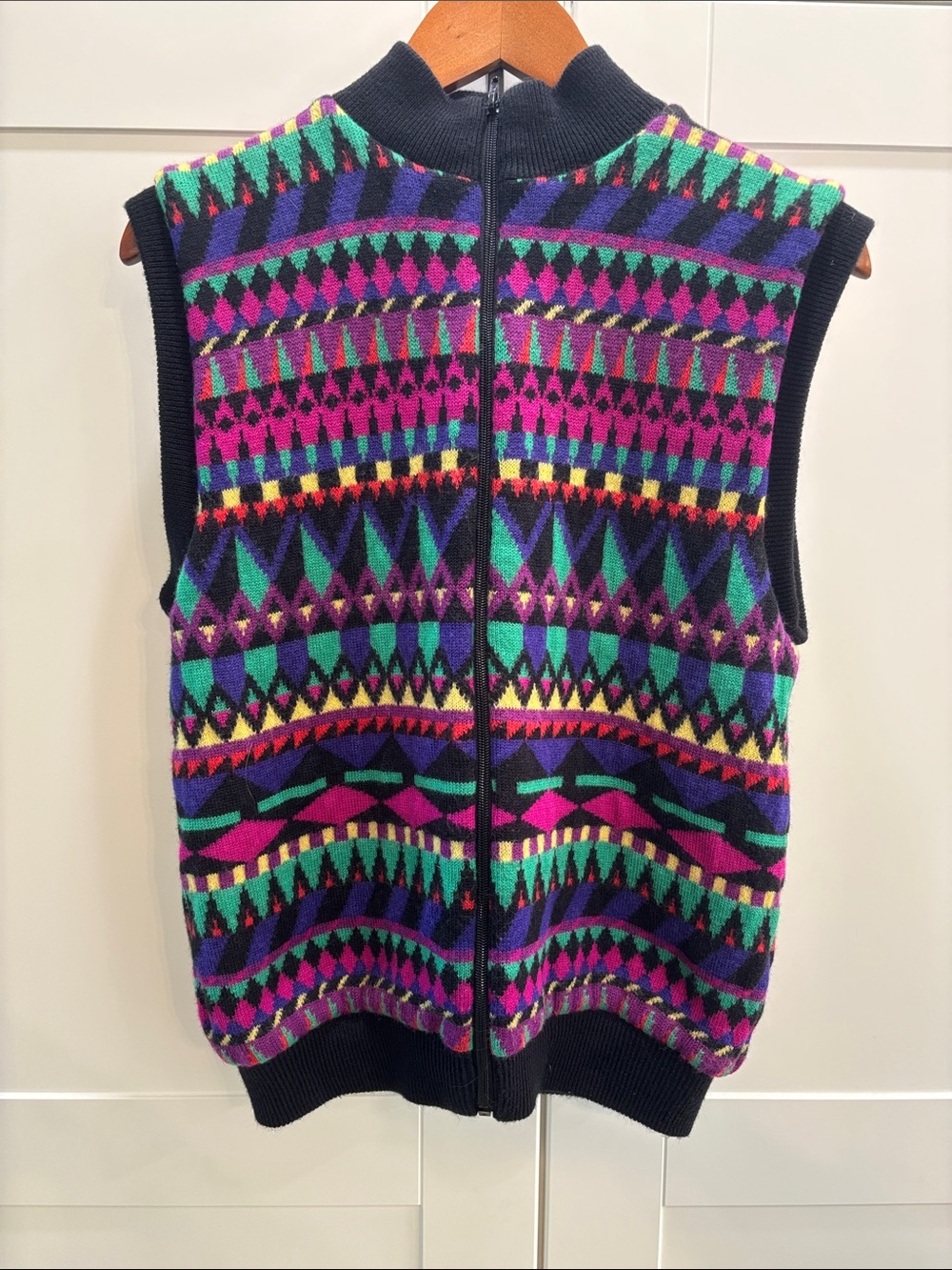Vintage-Inspired Black Knit Zip Cardigan with Colorful Argyle Detail